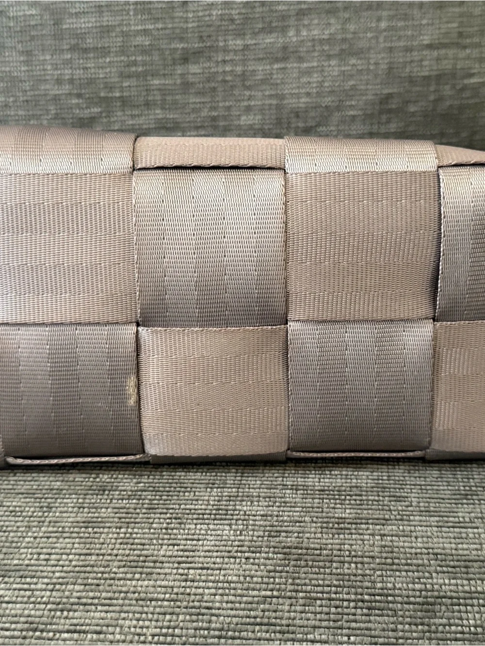 Original Harvey’s seatbelt bag. Grey/silver. Good condition. - Picture 8 of 12